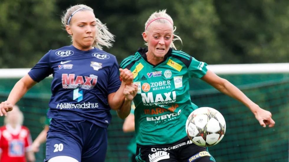 Julia Lindström och hennes ESK hade ingen chans mot Bollstanäs.