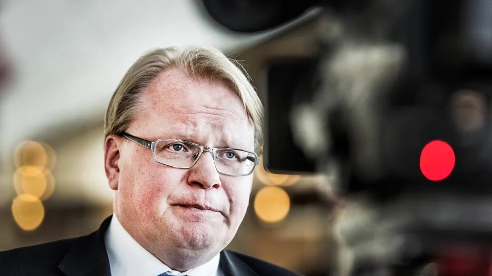 FÖRSVARSMINISTER. Peter Hultqvist (S) öppnar för att Sverige ska gå med i Natos center för strategisk kommunikation. Det är bra.
