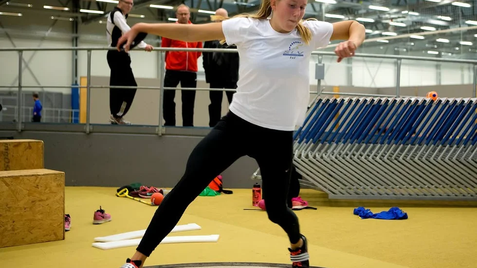 Stipendiat. Tyska friidrottstalangen Isabelle Sturm under ett träningspass med Motala AIF.