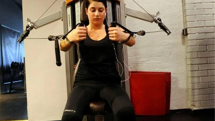 Dorina Papazoglou tränar på gymmet fyra gånger i vecka. Han tränar dessutom dans en femte dag.