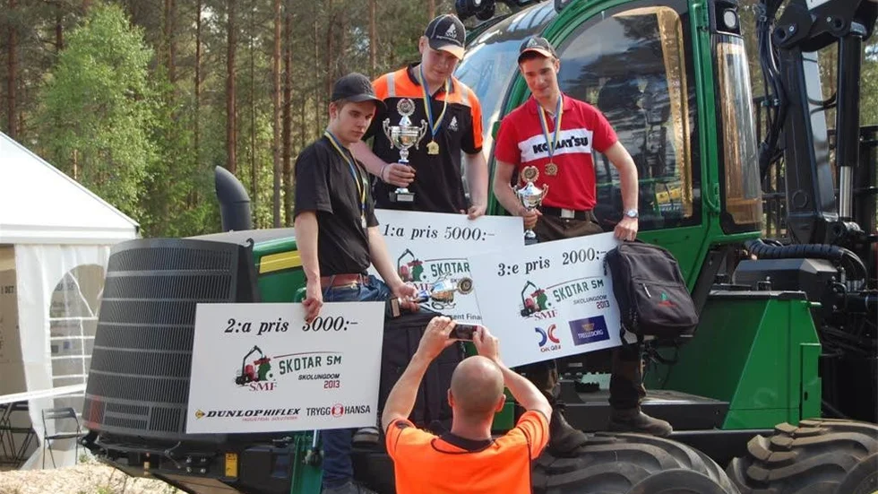 Robin Jakobsson, till höger på bilden, blev trea i skotar-SM för skolungdomar. Till vänster om honom ses tvåan Olle Berg och segraren Fredrik Wikberg.