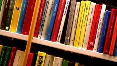 Bckeri rader p biblioteket
Bokutlning
Lsning