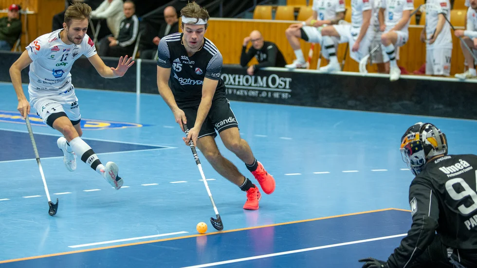 Filip Samuelsson var framme och oroade flera gånger i Dalens försvar.