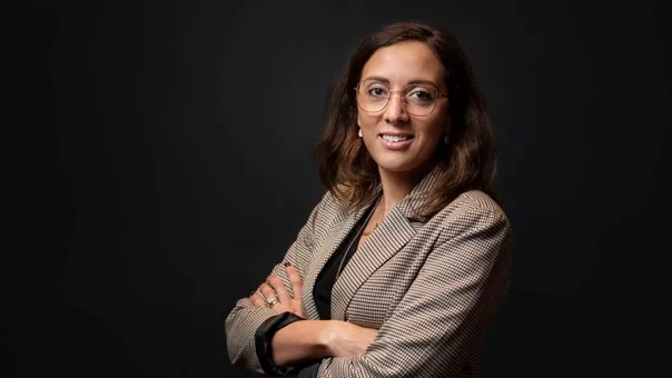 Dalia Ramzi blir ny vd för Sh bygg, sten och anläggning AB i Uppsala. Hon efterträder Lars Svensson som nu blir vd för Sh bygg-koncernen.