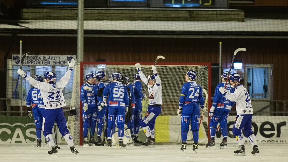 Med bara sekunder kvar av den första halvleken tog Villa ledningen. Så långt hade IFK Motala skapat klart flest målchanser. När de inte förvaltades kunde Villa gå förbi och till slut vinna med 4-1.