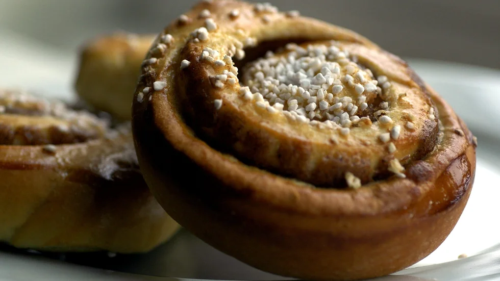 Ett tecken i tiden är att köpenskapen vinner över helgon och högre målsättningar och syften. Som vi alla vet är 4/10 numera helgat till "Kanelbullens Dag". Skriver Gunilla Lysell.