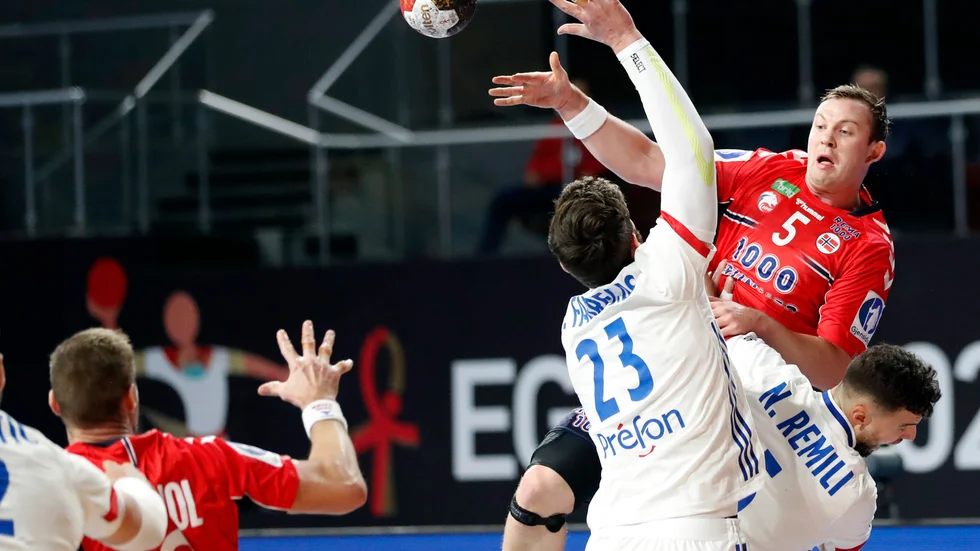 Norges stjärna Sander Sagosen i premiärmatchen mot Frankrike i handbolls-VM i Egypten.
