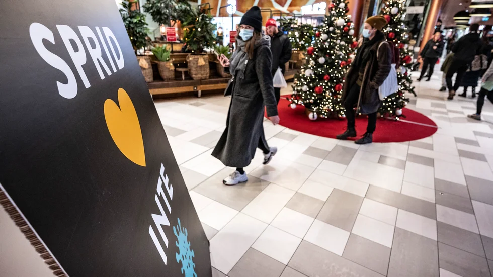 Länsstyrelsen ska se till att handeln gör sitt yttersta för att förhindra ytterligare smitta kring affärer och köpcentrum.