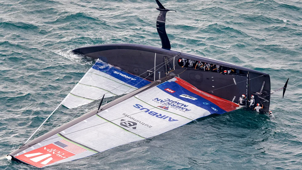 American Magic kapsejsade under America's Cup-kvalet.