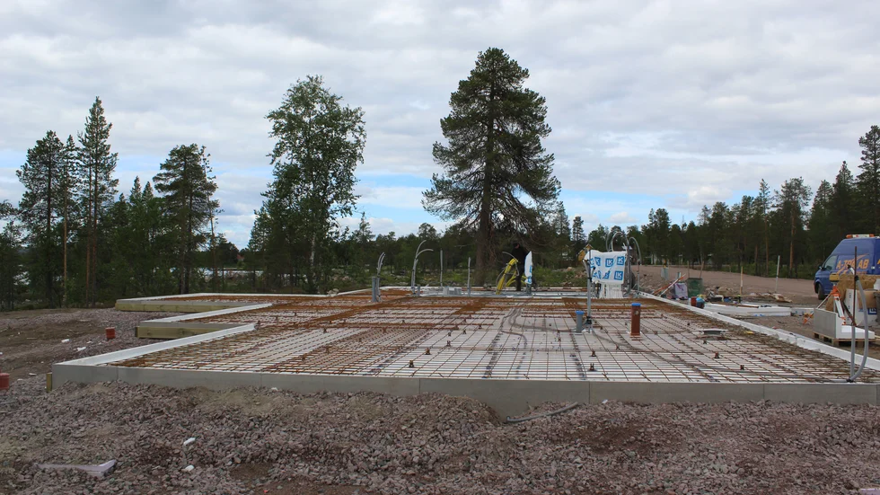 Endast en byggnation är inledd på kvarteret regnbågen. 
