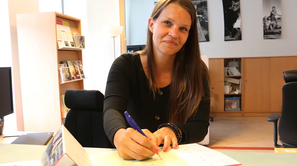 Maria Bohlin på Kultur och Fritid berättar att det finns 150 kilometer vandringsled i Hultsfreds kommun, och de har blvit renoverade precis lagom till efterfrågan på leder satte fart i år.
