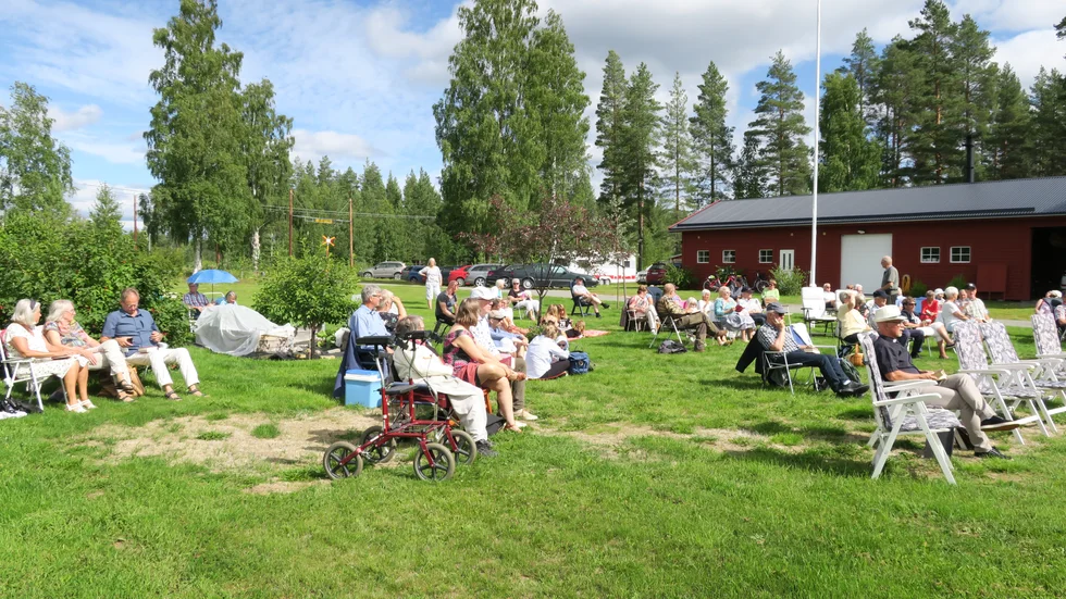 Många fick njuta av solen när det annordnades ett sommarmöte av Medle EFS i Slind.