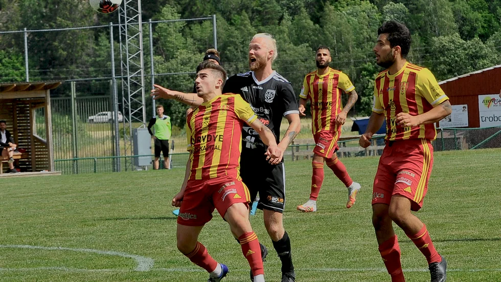 Marcus Björklund var jobbig att hålla reda på för Syrianskas försvar de gånger som han kom rättvänd efter paus. Två straffmål. Ja, hela TVSK var jobbiga att möta innan laget slutade spela sista tio. 
