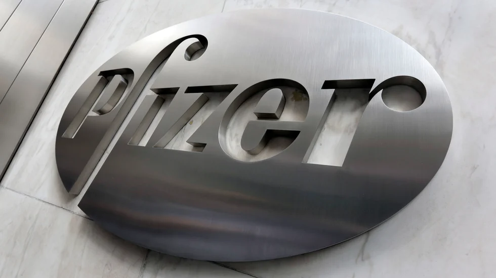 Pfizer har skrivit på ett avtal om att leverera vaccin mot covid-19 till Storbritannien, som sedan tidigare har liknande avtal med Astra Zeneca. Arkivbild