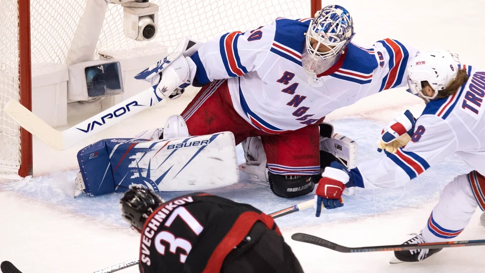 Henrik Lundqvist i målet i måndags, i den andra matchen mot Carolina.