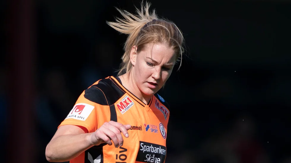 Kristianstads Mia Carlsson bröt benet under mötet med Linköping i går. Arkivbild.