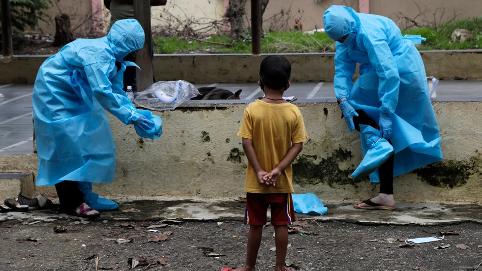 En studie från Bumbay, Indien, visar att över hälften av de människor som bor i stadens slumområden är smittade med covid-19.