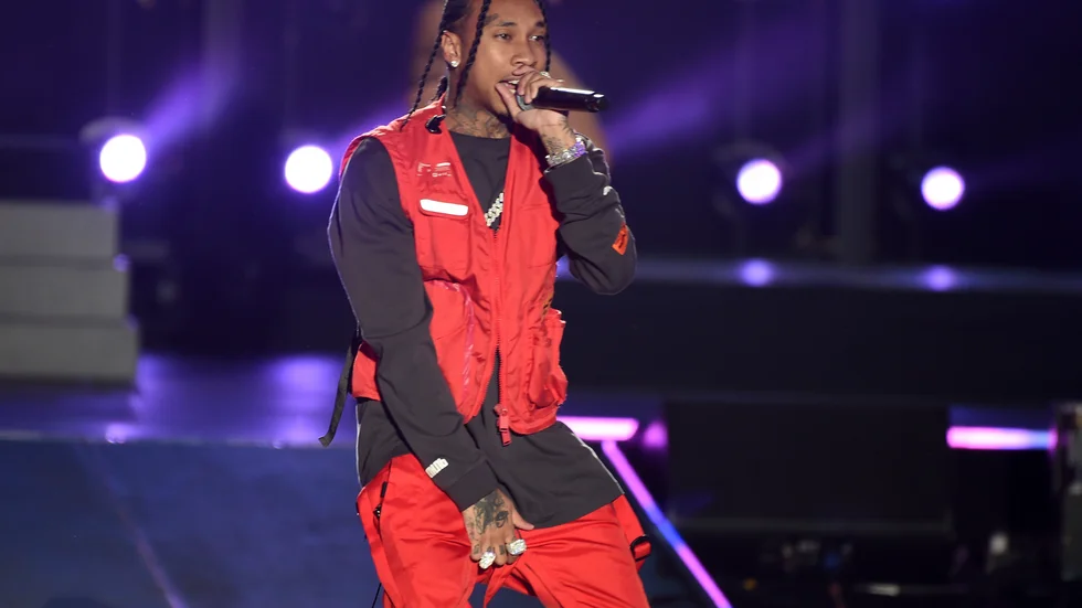 Den amerikanske rapparen Tyga har av människorättsorganisationen Human Rights Foundation uppmanats att hoppa av en konsert i Minsk i Belarus (Vitryssland).