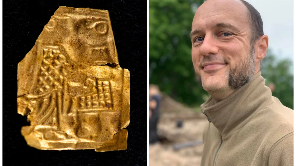 En av guldminiatyrerna som fanns vid utgrävningen vid Vadstena, under projektledning av arkeologen Martin Rundkvist.