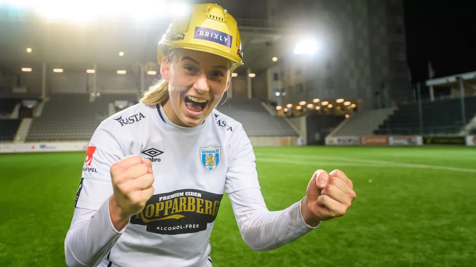 Stina Blackstenius jublar över Kopparberg/Göteborgs SM-guld. 