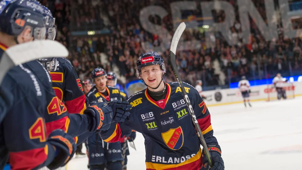 Jonathan Davidsson som tillhör NHL-laget Ottawa är aktuell för spel i VIK enligt SportExpressen.