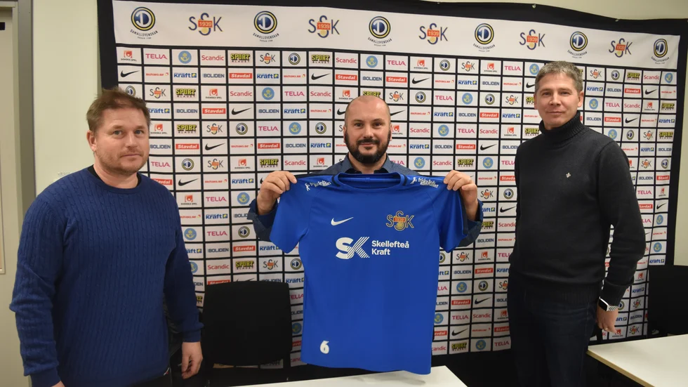 Samir Kanlic (mitten) återvänder till Sunnanå. Han hoppas få vara ned och bygga en ny framgångsvåg. Robert Karlsson, lagledare och talesperson till vänster och till höger står ordföranden Joacim Lindström.