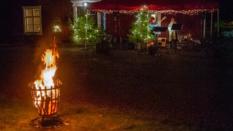 Café Rosa Äpplet bjöd på glögg, eld och julstämning