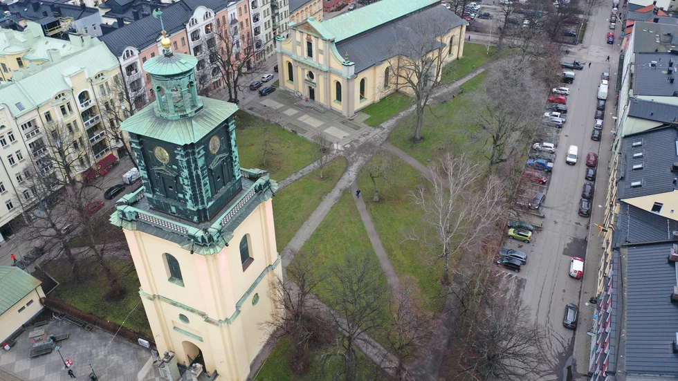 Efter storhelgerna drar grundförstärkningsåtgärderna igång på Stadstornet. Arbetet beräknas pågå till maj.