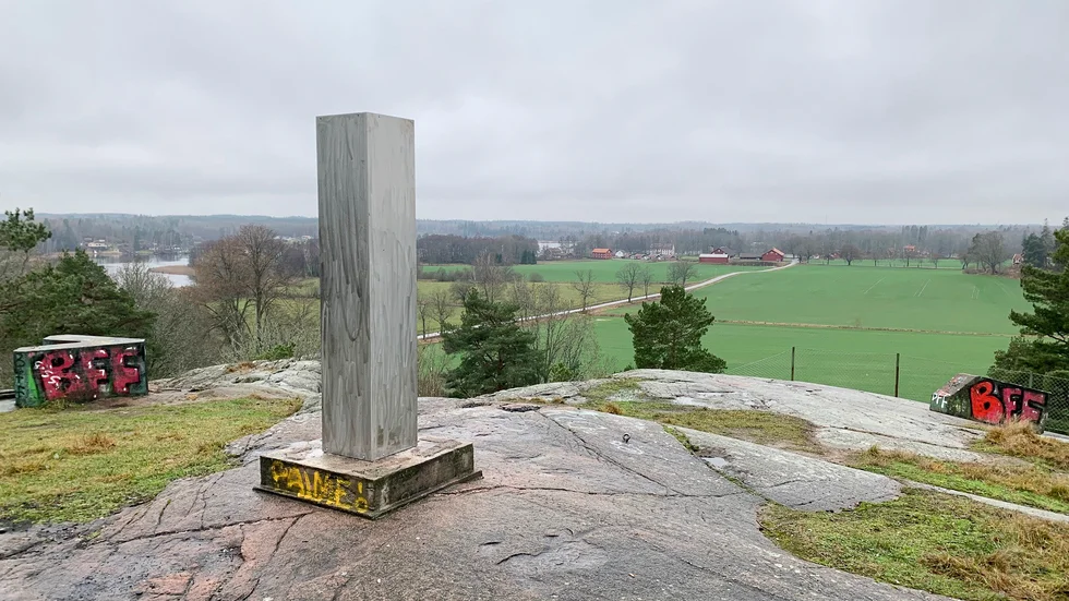 Monoliter dyker just nu upp på olika platser över hela världen. Numera finns också en monolit på Gatstuberg.