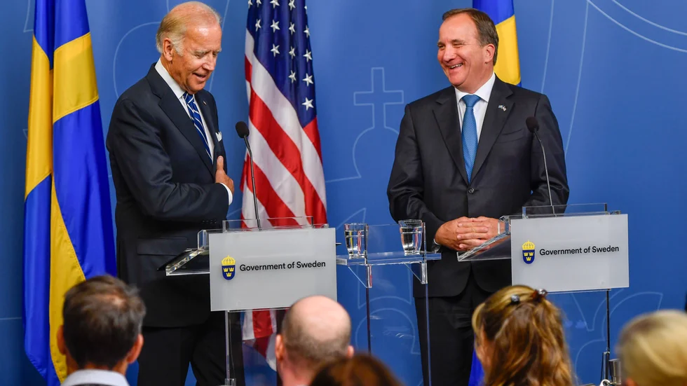 Stefan Löfven har många anledningar att inspireras av Joe Bidens politiska kurs och personliga gärning. De har mycket gemensamt. Båda har räddat sina partier från att krascha. Båda har stakat ut en mittenkurs. 