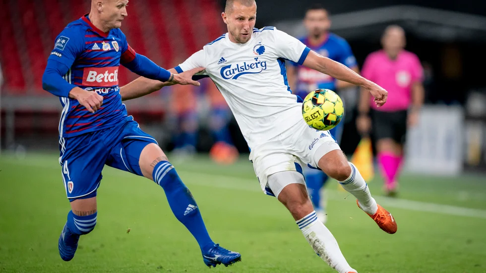 FC Köpenhamn (i vitt) missar Europa League. Arkivbild.
