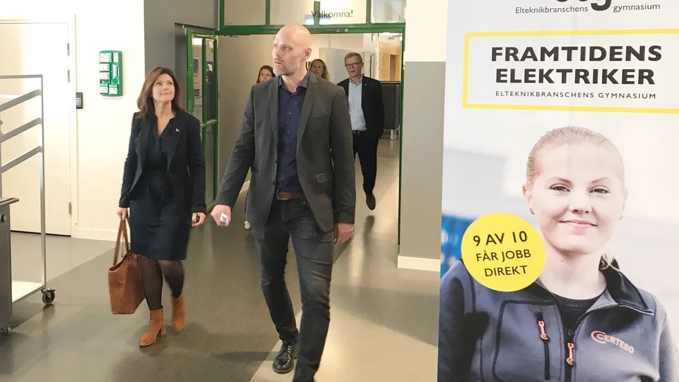 "Precis den här vägen måste vi gå" säger arbetsmarknadsminister Eva Nordmark efter ett besök på Insu i Nyköping. Jens Back är vd på utbildningsföretaget.