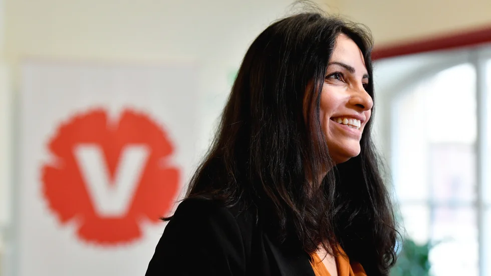 Nooshi Dadgostar (V) föreslås bli ny partiledare för Vänsterpartiet.