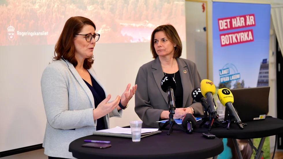 I januari 208 presenterade Ebba Östlin (S), ordförande i Botkyrkas kommunstyrelse, och biståndsminister Isabella Lövin (MP) regeringens uppdrag att flytta verksamhet med 500 av biståndsmyndigheten Sidas anställda till kommunen. Nu väljer Sida Sundbyberg i stället. Arkivbild.