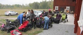 1300 barnvagnar på väg till Moria — från Skokloster