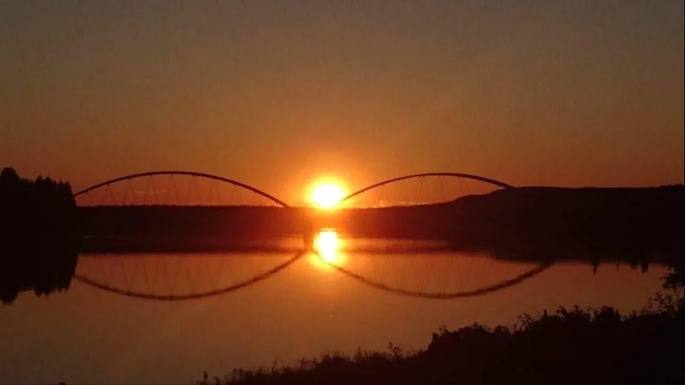 Solen går ned över Haradsön.