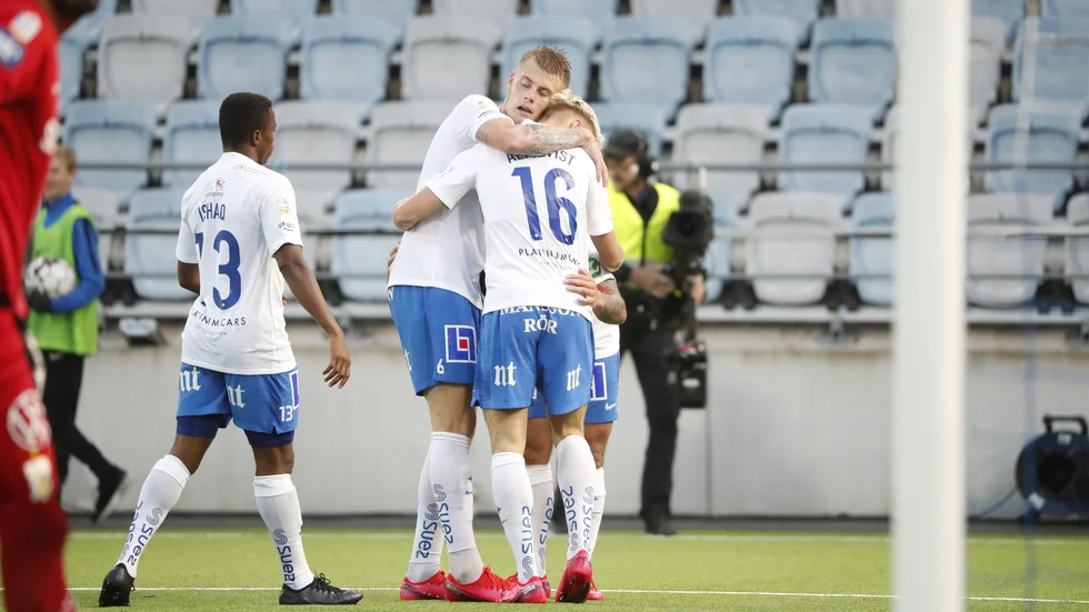 Pontus Almqvist kramas om efter 3–1, vilket var hans första allsvenska mål.