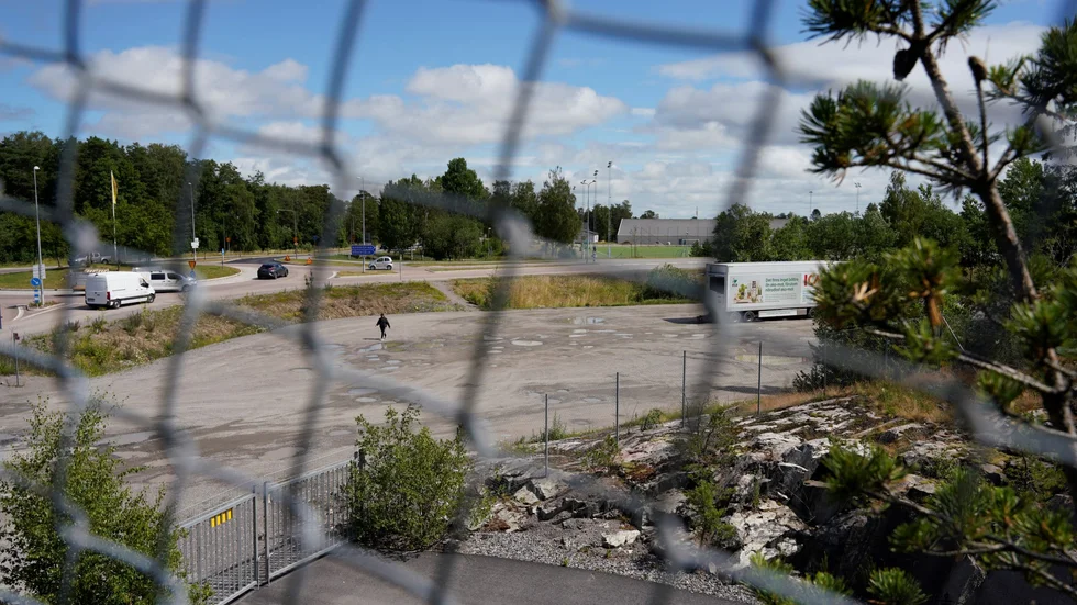 På den här parkeringsplatsen vid Kvittenrondellen kan det kommer att byggas en tankstation för biobränsle.