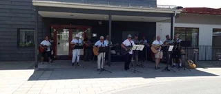 Gitarrorkestern underhöll på Kopparsvanen