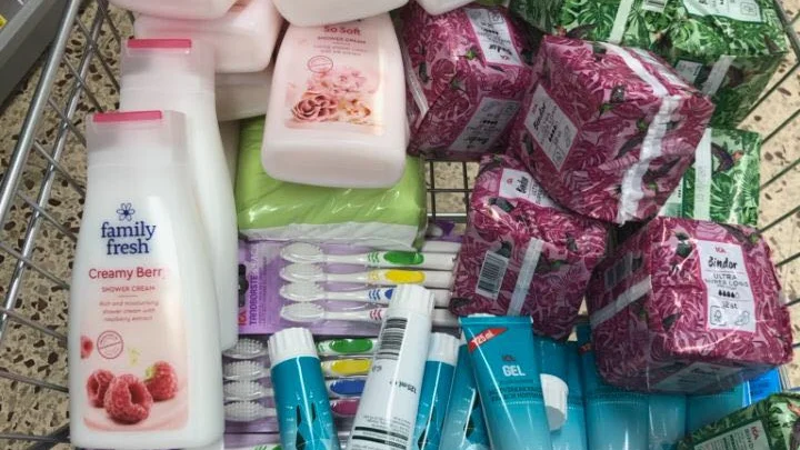 Hygienartiklar och toalettpapper är en del av stöldgodset som ska ha stulits från en matbutik i Kisa mellan tisdag och onsdag. 