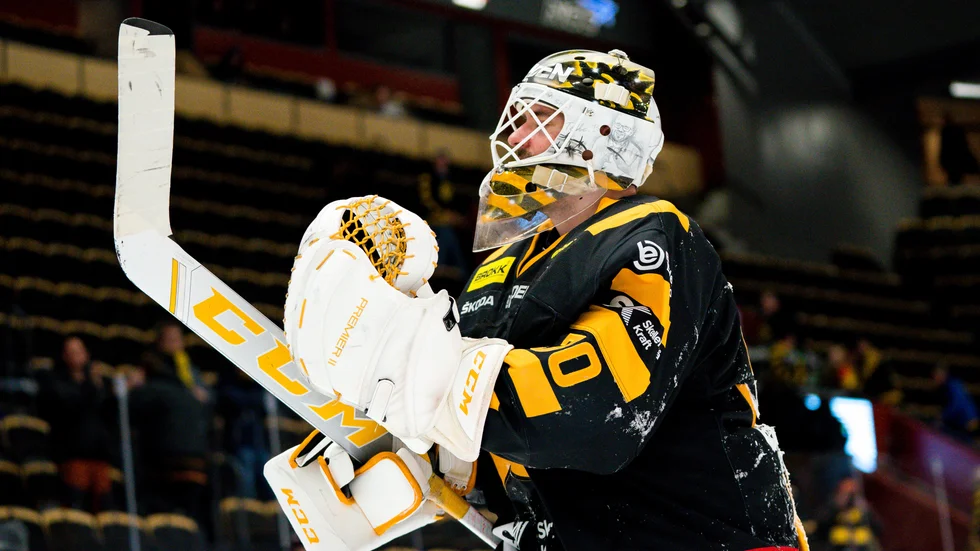 Gustaf Lindvall som förra året röstades fram till SHL:s bästa målvakt startar i målet när Modo kommer på besök.