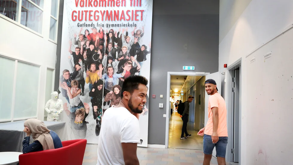 Hassan Husseini och Mohamad Aldamen går frisörprogrammet och var glada över att åter vara tillbaka i skolan. "Man blev mindre effektiv när vi hade fjärrundervisning", säger Mohamad.