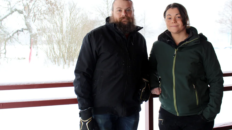 "Det blir en stor omställning, men en spännande omställning. Det ska bli kul att göra något tillsammans." säger Sara Seberg som tillsammans med maken Jon tar över Virums älgpark i vårdagarna. 