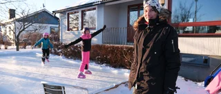 Elisabet byggde en egen skridskorink i trädgården