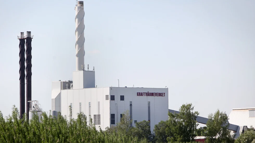 Bolaget Ena Energi ägs helt av Enköpings kommun. Efter en utredning för tre år sedan bestämdes det att kommunen skulle behålla kraftvärmeverket. Nu ska saken utredas igen.