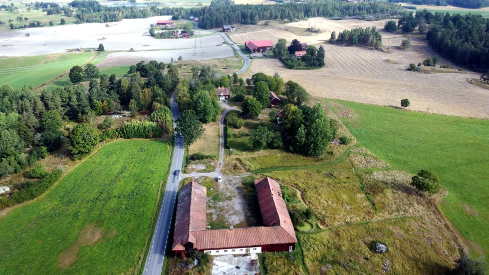 Ingelstad 2:15, eller Ingelstad Västergård, har sålts av Finspångs kommun. Gården ligger längs vägen mot Sankta Maria kyrka.