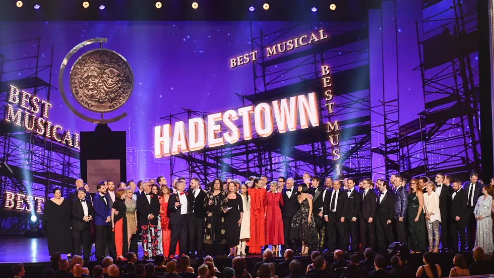 Ensemblen från "Hadestown" tar emot priset för bästa musikal vid förra årets Tonygala. Årets gala kommer till följd av pandemin att genomföras digitalt. Arkivbild.