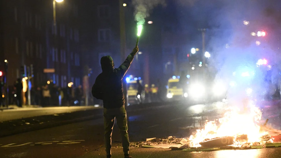 Våldsamma upplopp utbröt i Malmö på fredagskvällen efter en koranbränning.