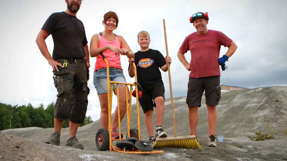 Henric Gustafsson, Ulrika och Edvin Hübinette och Paul Hodacs var några av dem som var i Gränby för att fixa till BMX-banan.