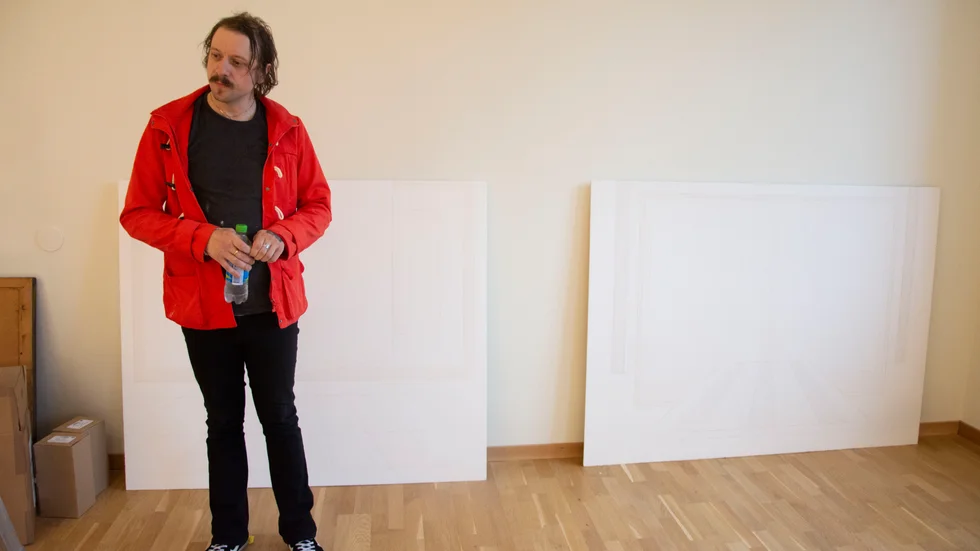 Magnus Svensson ställer ut tre helt nyproducerade verk vid Råneåbiennalens utställning på Norrbottens museum .